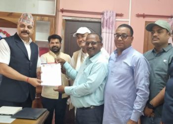 बारा में नेकपा एमाले के कार्यकर्ता द्वारा केपी शर्मा ओली के रिहाई के मांग करत जिल्ला प्रशासन कार्यालय बारा में ज्ञापनपत्र