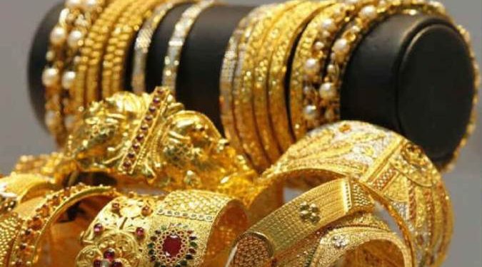 सोना के दाम एके दिन में ५ हजार ४०० रुपया गिर गइल