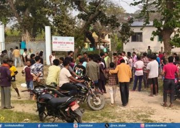 गादीमाई वन उपभोक्ता समूह के अध्यक्ष गद्दी के राजीनामा मांगत स्थानीय के प्रदर्शन