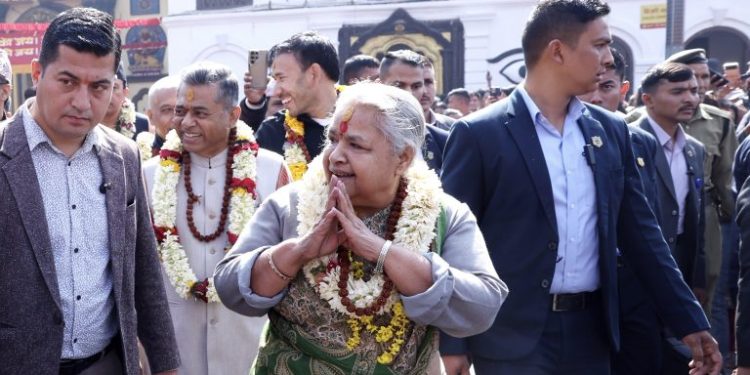 प्रधानमंत्री सुशीला कार्की द्वारा पशुपतिनाथ में रुद्राभिषेक