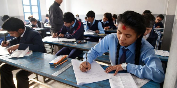 एसईई परीक्षा के पहिला दिन पूरा, उत्तरपुस्तिका जाँच शुरू