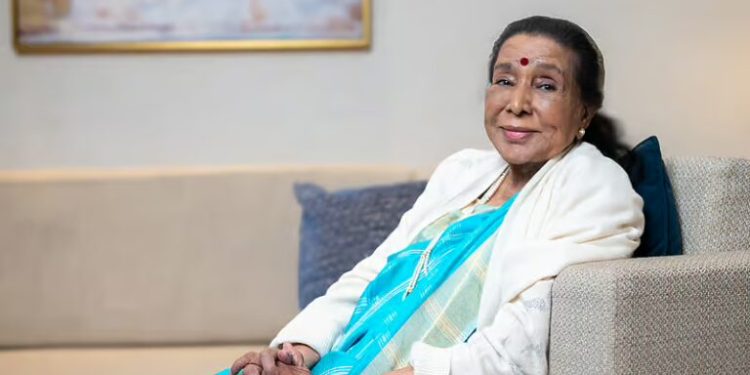 प्रसिद्ध गायिका आशा भोसले के आईसीयू में भर्ती करावल गइल