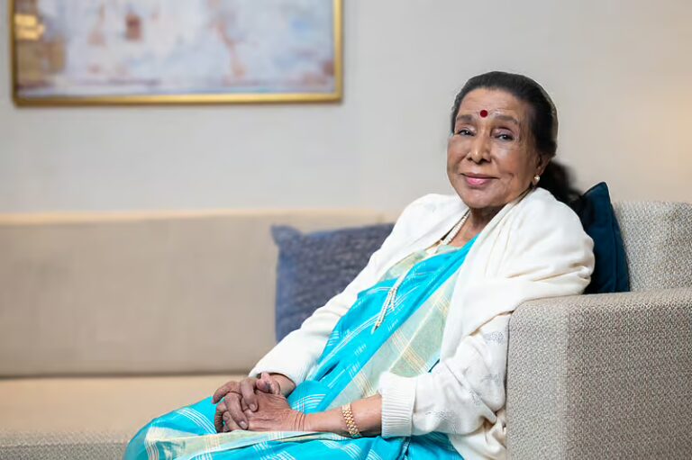 प्रसिद्ध गायिका आशा भोसले के आईसीयू में भर्ती करावल गइल