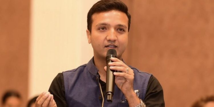 रास्वपा रहवर अंसारी के उद्योग समिति के सभापति पद खातिर उम्मीदवार बनवलस