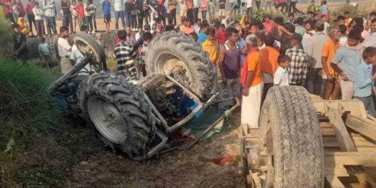 अपनहि चलावल ट्रैक्टर पलटल, चालक साह के मृत्यु