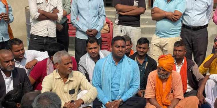 चुनाव जीतला के बाद रास्वपा सांसद कानु लगातार जनता के घर-घर जाके उनकर समस्या आ ओरहन सुनत बाड़ें।