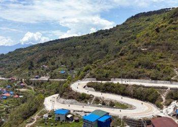 सेना के साहस से कड़ा चट्टान काट के बनल चीन-भारत जोड़त रणनीतिक सड़क
