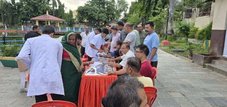 लायन्स क्लब गेटवे के स्वास्थ्य शिविर में ११५ जने के रक्तचाप आ मधुमेह के जाँच कइल गइल