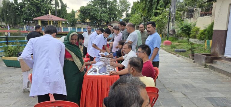 लायन्स क्लब गेटवे के स्वास्थ्य शिविर में ११५ जने के रक्तचाप आ मधुमेह के जाँच कइल गइल