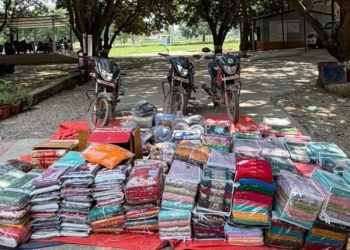 पर्सा में १७ लाख ५६ हजार रुपइया बराबर के भन्सार छली के मोबाइल पार्ट्स आ कपड़ा बरामद